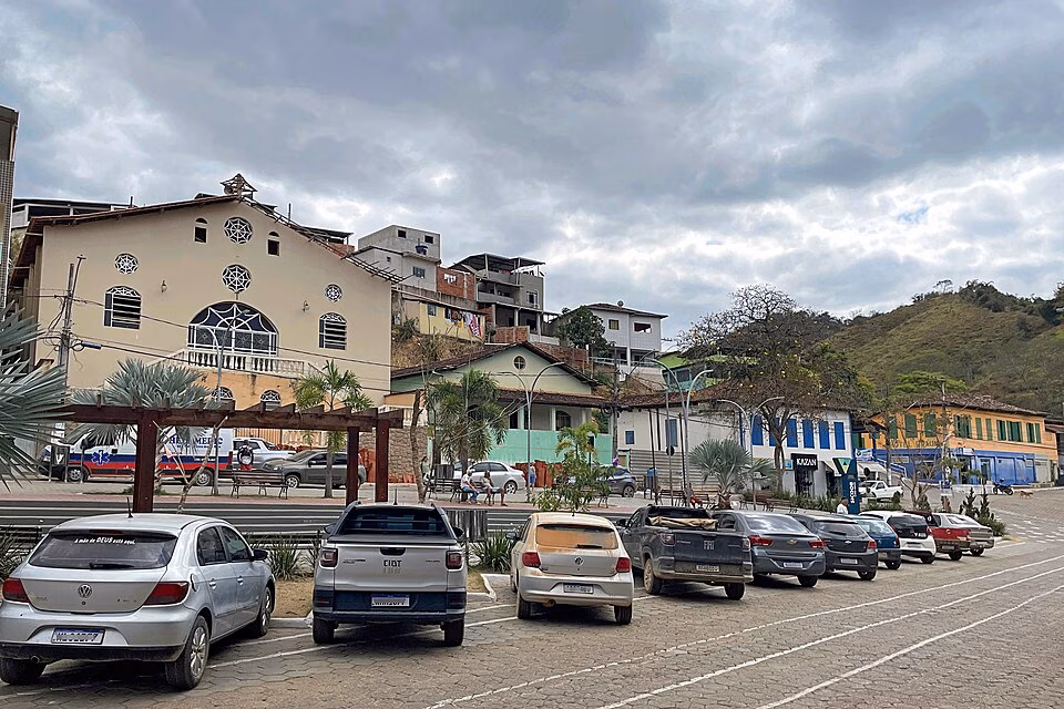 Equipes também fizeram contato com familiares da vítima em um imóvel próximo ao local do crime.
