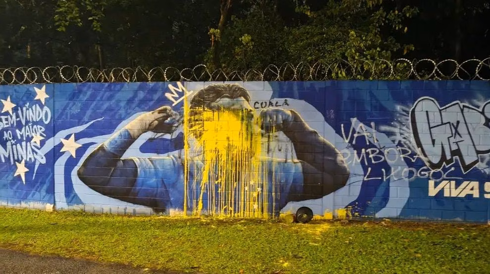 Muro foi pichado após eliminação (