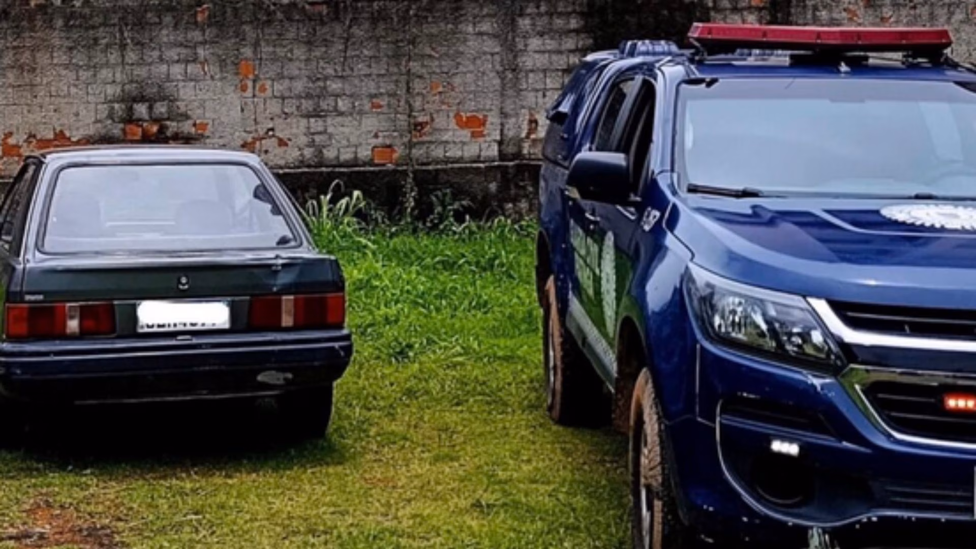 Em consulta ao sistema informatizado, os agentes confirmaram que o automóvel possuía registro de furto, ocorrido no Centro da cidade no último dia 3 de dezembro