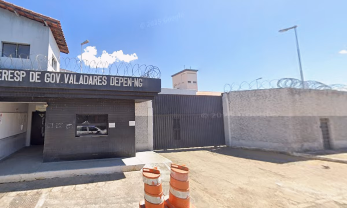 A ocorrência seguia em andamento na manhã desta quinta-feira (18/12), e novas informações devem ser divulgadas ao longo do dia.