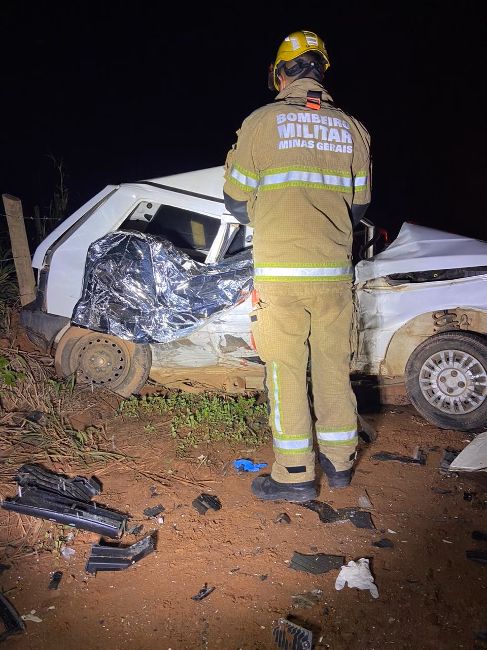 As vítimas não fatais são um homem e uma mulher, resgatados com vida e encaminhados para atendimento médico antes da chegada dos bombeiros.