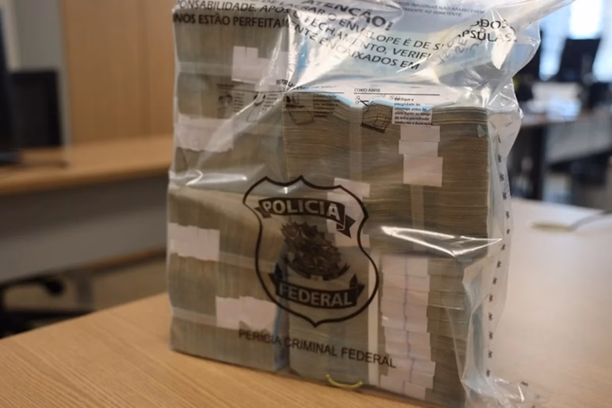 Dinheiro apreendido pela Polícia Federal.