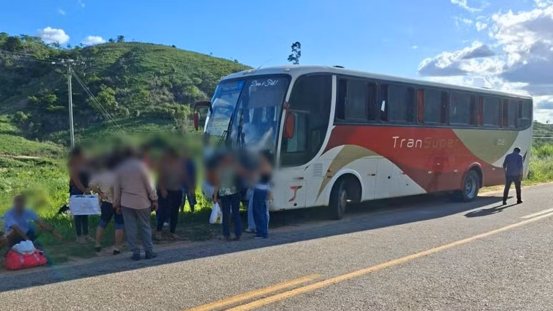 O militar se aproximou, conseguiu render o assaltante e manteve a situação sob controle até a chegada da equipe policial de serviço.