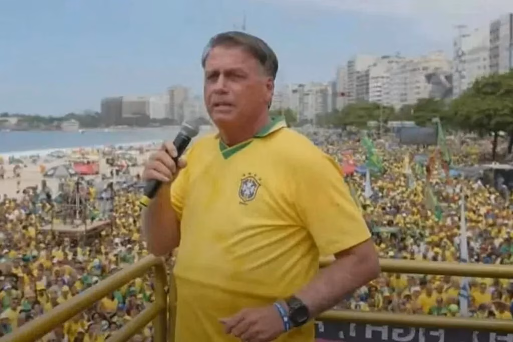 Ex-presidente Jair Bolsonaro (PL) usou colete à prova de balas durante o ato (