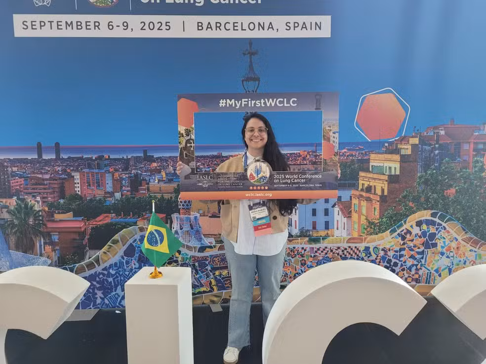 Pesquisadora de Botucatu durante a conferência mundial em Barcelona.