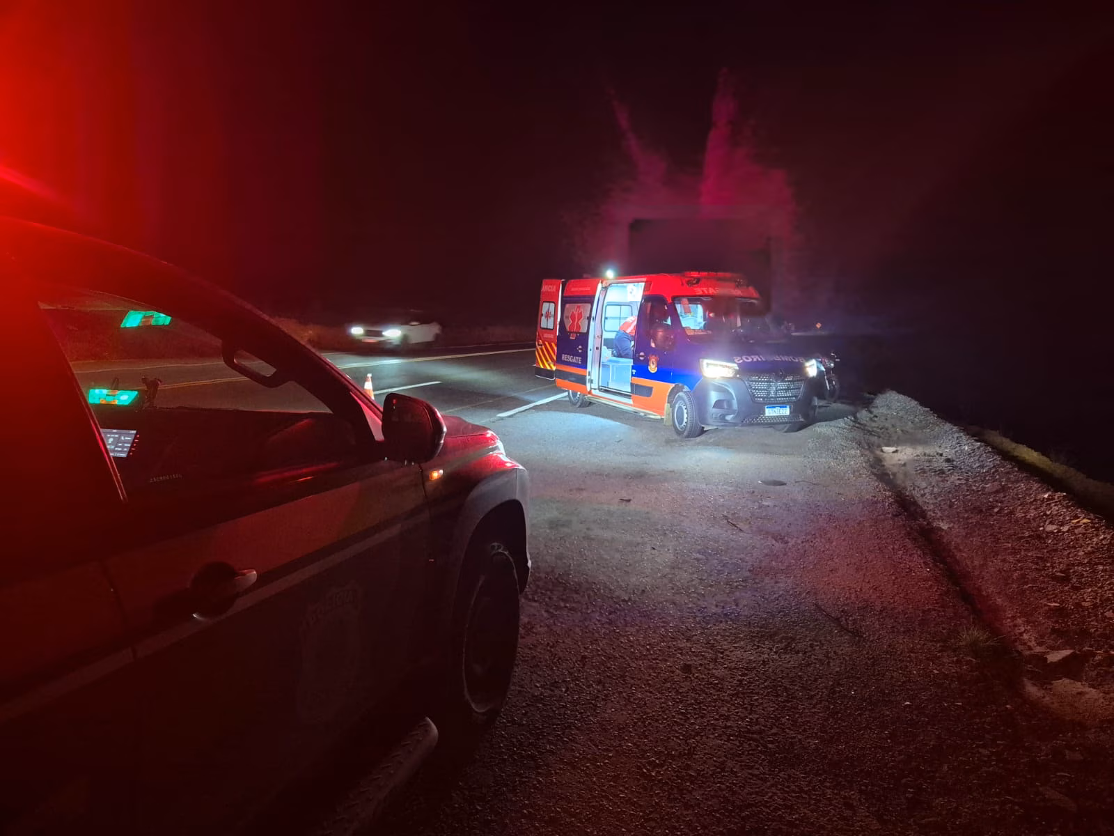 As vítimas, um homem de 34 anos e um jovem de 18, seguiam de Sericita em direção a Belo Horizonte quando perderam o controle do veículo