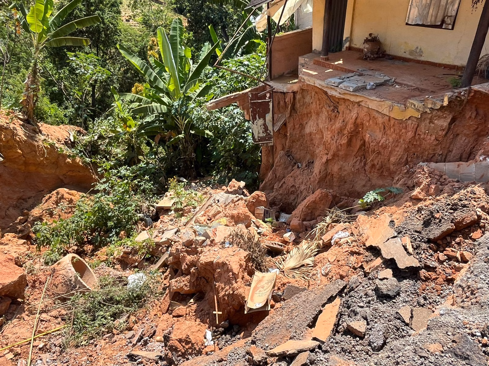 Sugestão de pauta: Prefeitura de Ipatinga executa obra de reconstrução da rede pluvial e restauração da via no bairro Taúbas