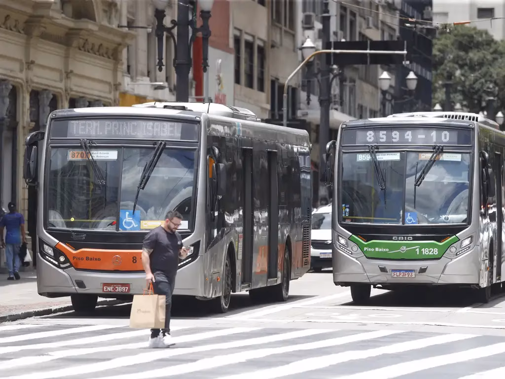 Mais de 13 mil roubos e furtos de celulares no transporte público.