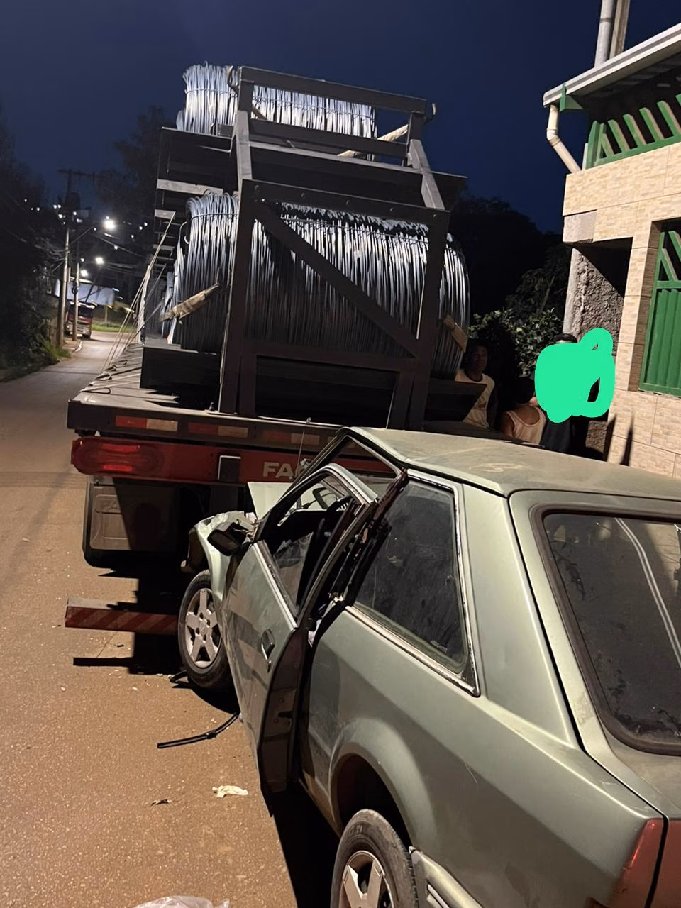 A vítima, ainda não identificada, morreu no local, mesmo após a chegada do socorro.