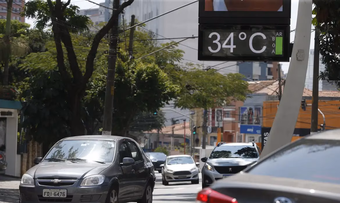 A temperatura deste dia de Natal também é a maior do ano. Antes, o dia mais quente na cidade em 2025 havia sido registrado em 6 de outubro, com 35,1ºC.