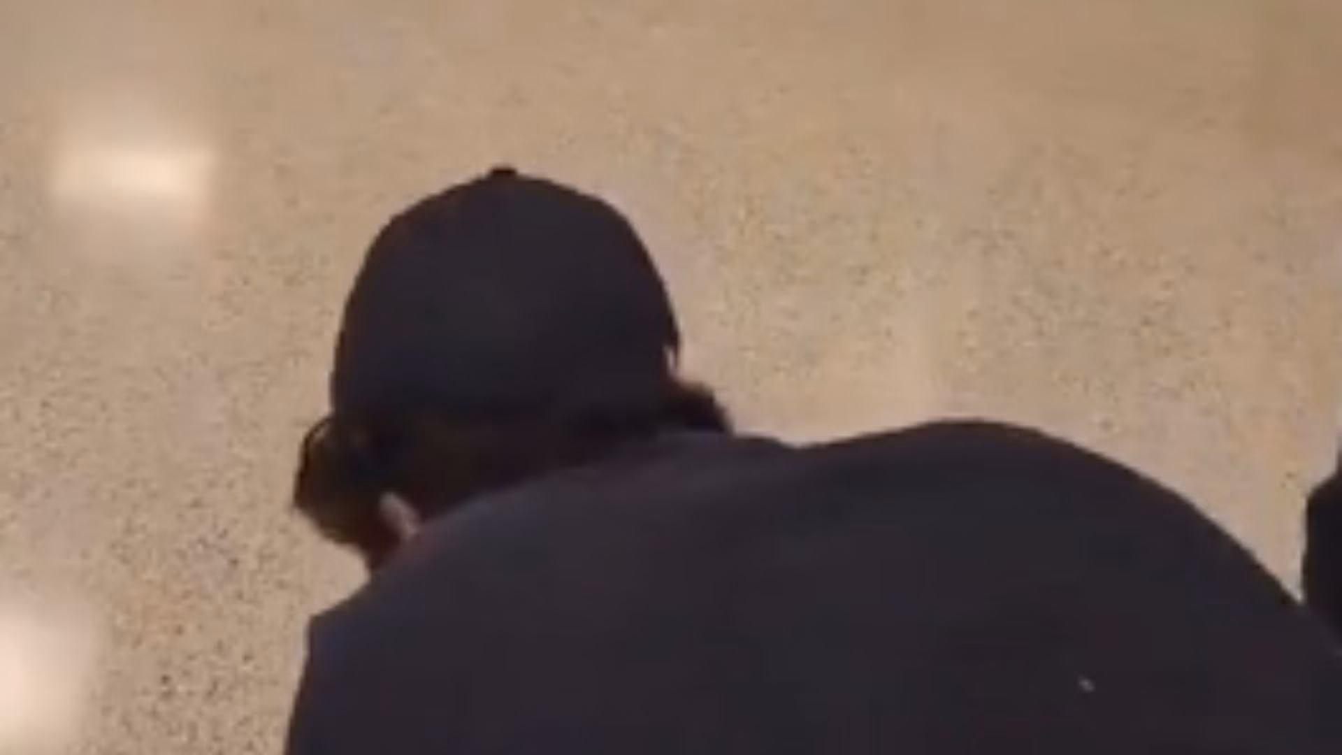 Ainda assim, relata que não obteve a assistência médica necessária, prolongando o sofrimento e a insegurança diante do quadro de saúde.