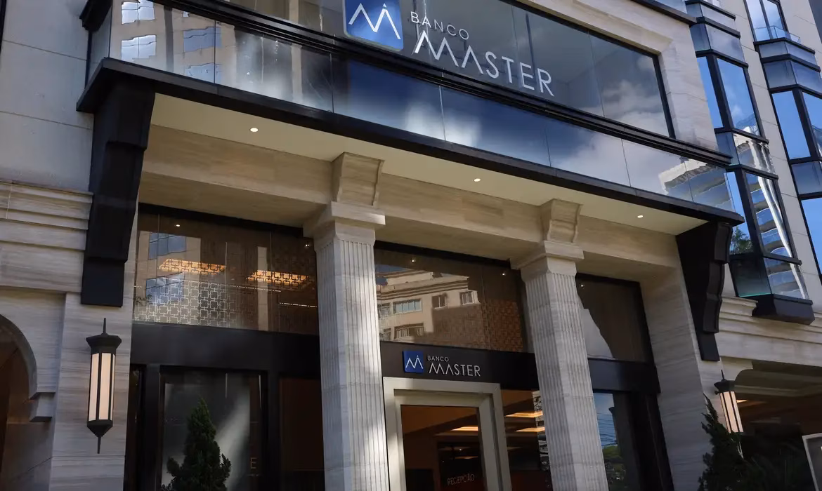 Autoridade monetária responde a questionamentos do Tribunal de Contas após polêmica sobre processo de encerramento da instituição financeira.