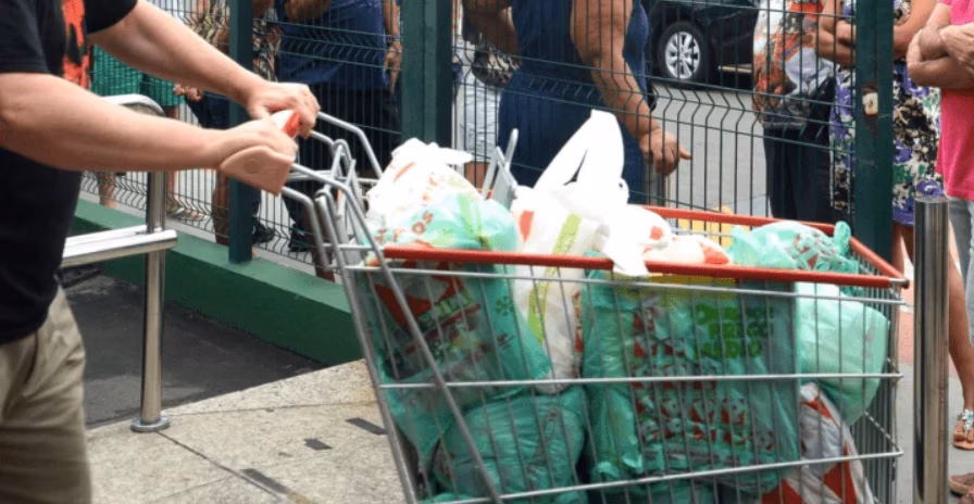 STF suspende lei de Salvador que obriga comércio a fornecer sacolas gratuitas (Imagem ilustrativa)