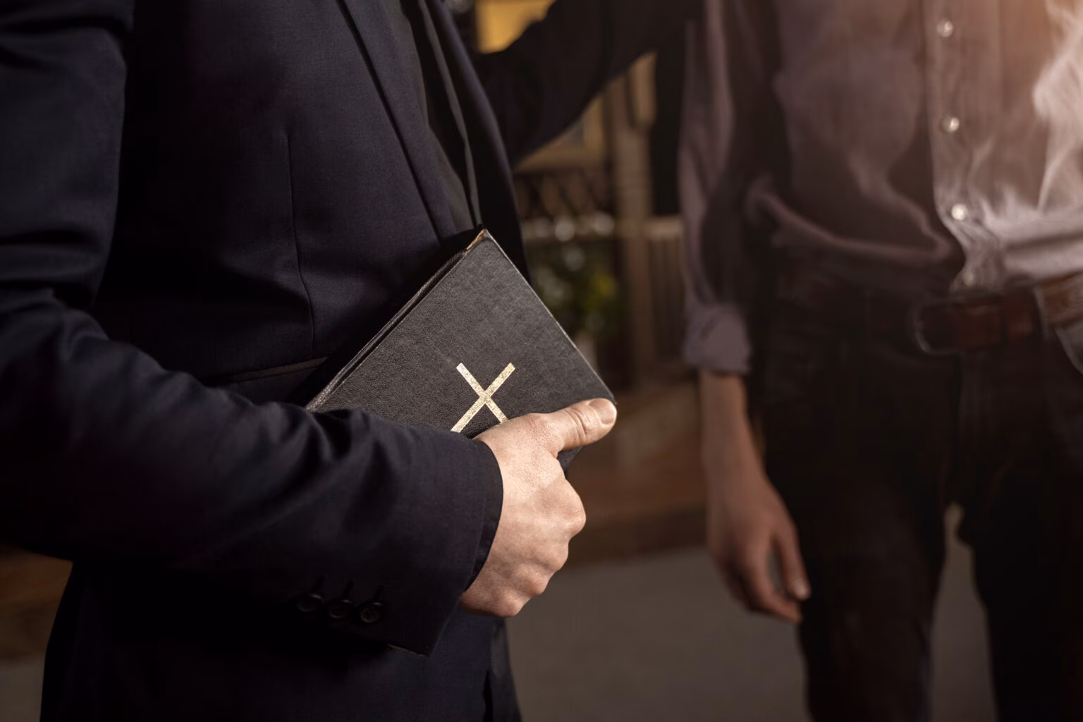 Esposa contrata detetive e descobre caso de pastor com a própria nora

