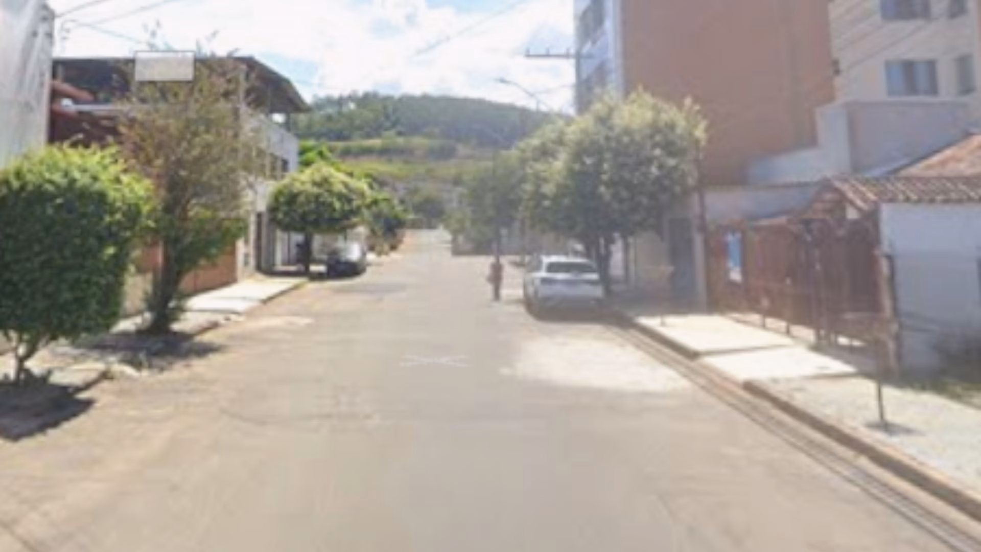 Equipes de resgate chegaram a ser acionadas, mas apenas constataram a morte no local, onde a cena do crime já estava formada.