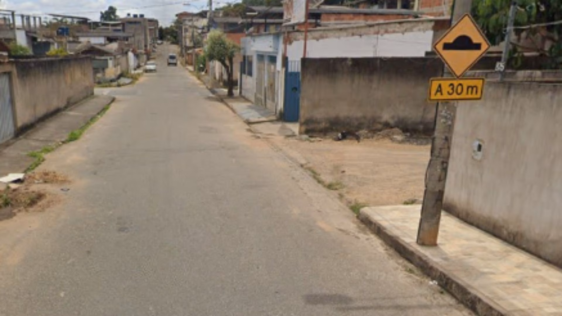 No imóvel, familiares relataram que a vítima ingeriu uma pequena quantidade de água de um filtro doméstico e percebeu alteração na coloração do líquido, além da presença de uma substância no fundo do recipiente, interrompendo imediatamente o consumo