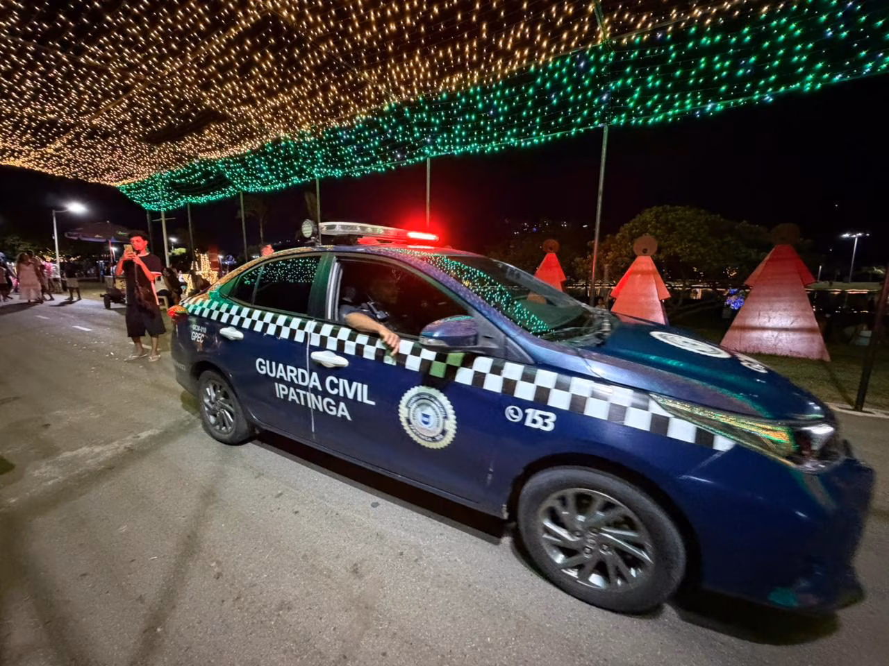 Sugestão de pauta: Iluminação no Parque Ipanema atrai grande público, movimenta a economia e fortalece o turismo em Ipatinga