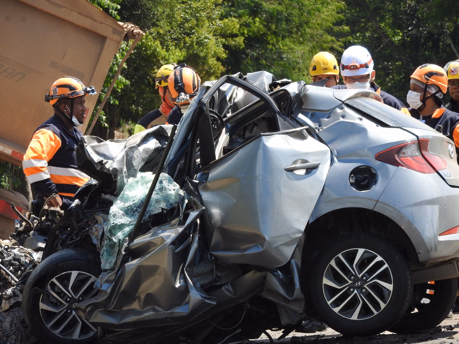 Identificado motorista de carro com placa de Timóteo morto em ultrapassagem na BR-381