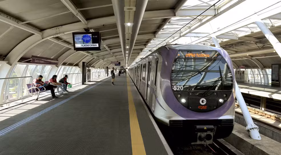 Trem da Linha 5-Lilás da ViaMobilidade. Concessionária não entrará no esquema de funcionamento da madrugada dos sábados.