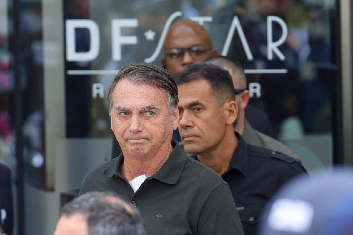 Ex-presidente Jair Bolsonaro teve nova crise de soluço e passou por mais um procedimento