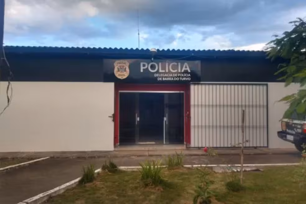 Vítima procurou a polícia junto com a mãe após o crime em Barra do Turvo (SP). Segundo ela, o homem usou de violência e intimidação.