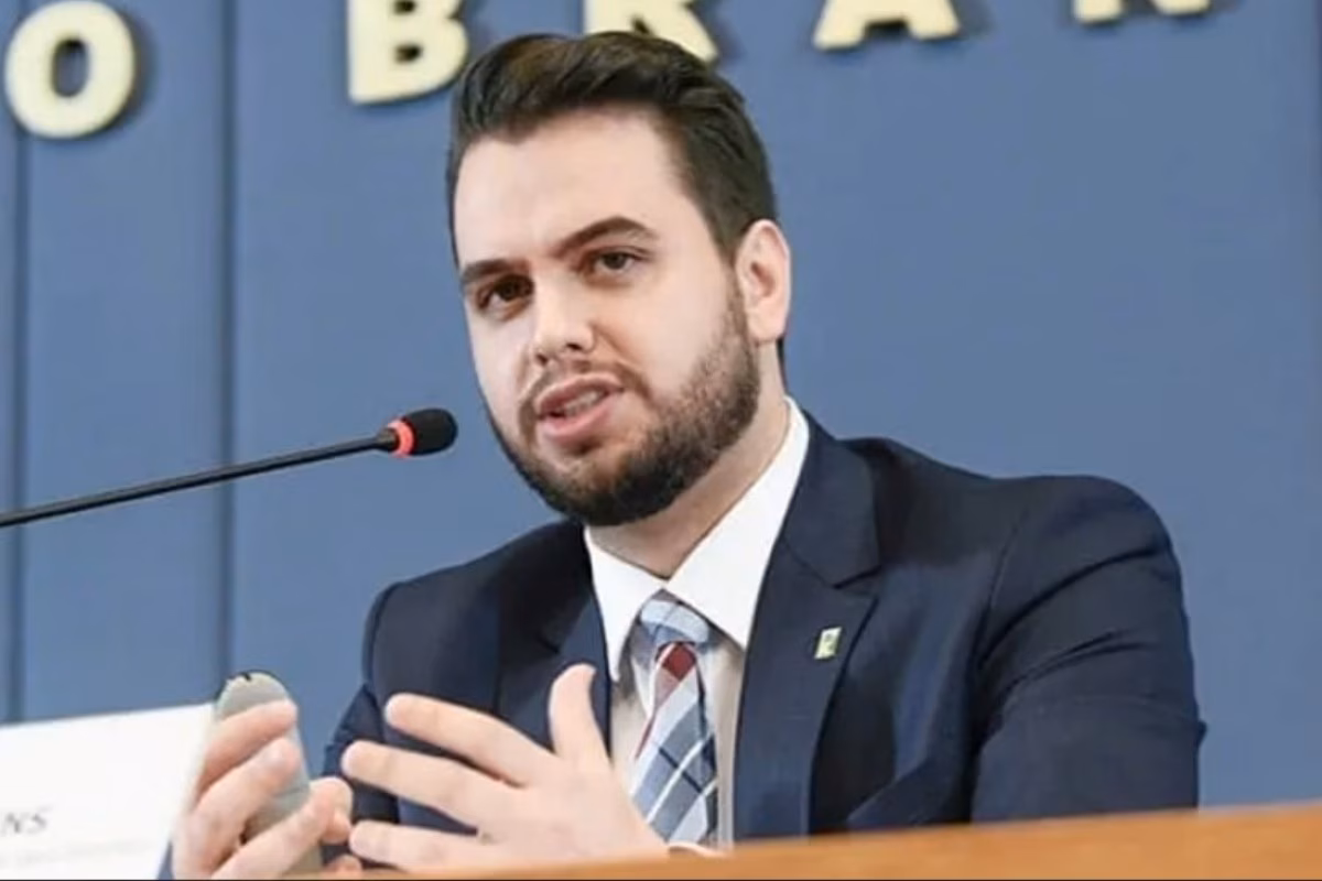 Filipe Martins estava em prisão domiciliar desde 27 de dezembro, e usava tornozeleira eletrônica.