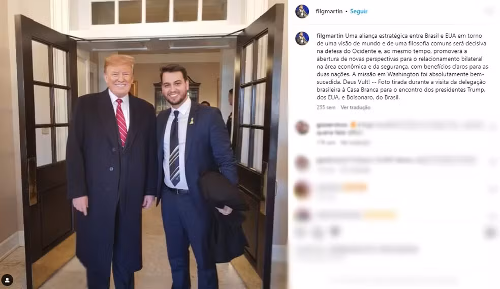 O ex-assessor era defensor de um alinhamento com o ex-presidente dos Estados Unidos, Donald Trump.