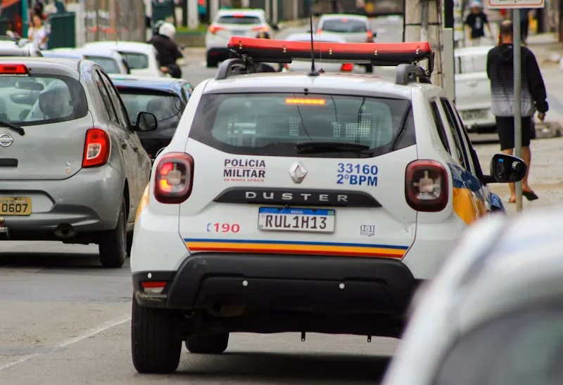 Segundo informações da corporação, a ocorrência foi registrada por volta das 15h31, em um trecho da ferrovia próximo à Avenida Osório Sampaio, onde equipes foram acionadas para verificar o crime.
