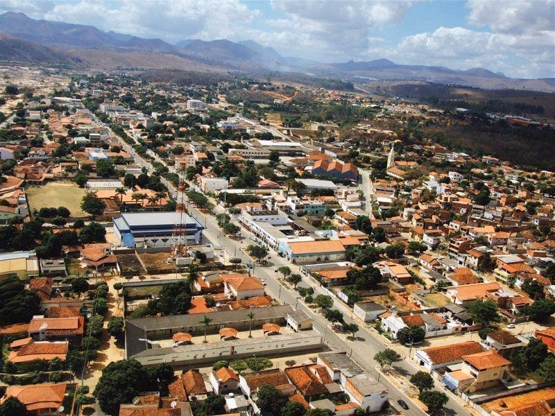 Uma equipe foi enviada para a Avenida Florisvaldo Dias de Oliveira, próxima às margens do rio, onde o incidente foi registrado.