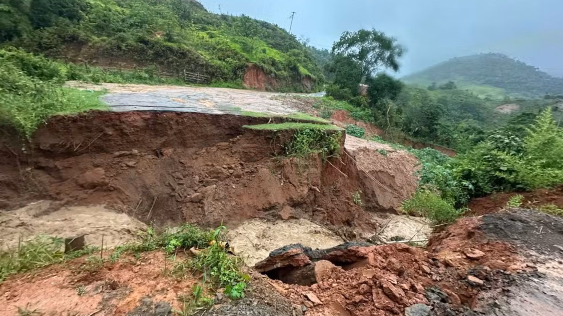 O ponto de travessia era usado por produtores rurais, trabalhadores e famílias que dependiam da passagem para acessar serviços considerados essenciais, como saúde, comércio e educação.