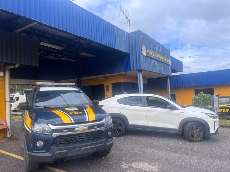 De posse das informações recebidas da PMMG em João Pinheiro (MG), a equipe da PRF em Sete Lagoas (MG) conseguiu abordar um Fiat / Fastback que participava das ações criminosas nas BRs 040 e 365.