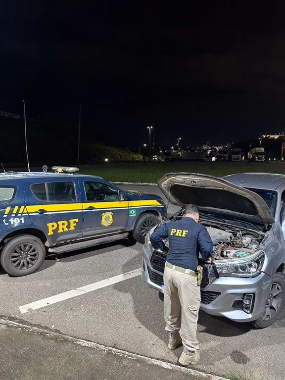 PRF recupera Hilux furtada na BR-381 em MG
