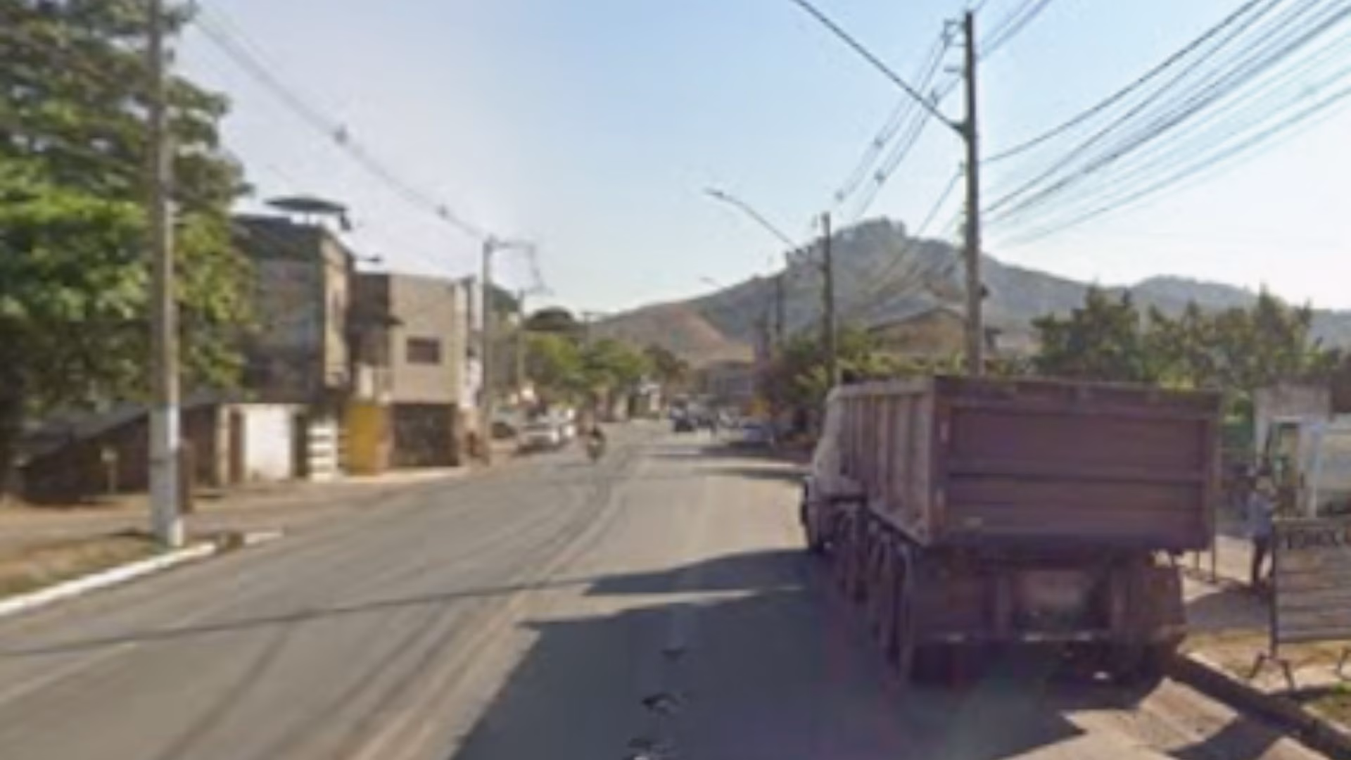 A perícia constatou que ele foi atingido por vários disparos de arma de fogo, totalizando cinco perfurações pelo corpo.