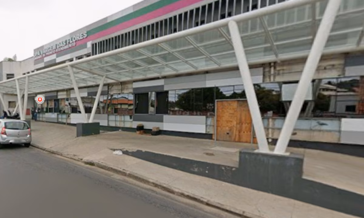 Ele pretendia ir a um cartório para registrar o filho recém-nascido e, em seguida, comprar roupas para a criança, oferecendo-se para ajudar a abastecer o veículo.