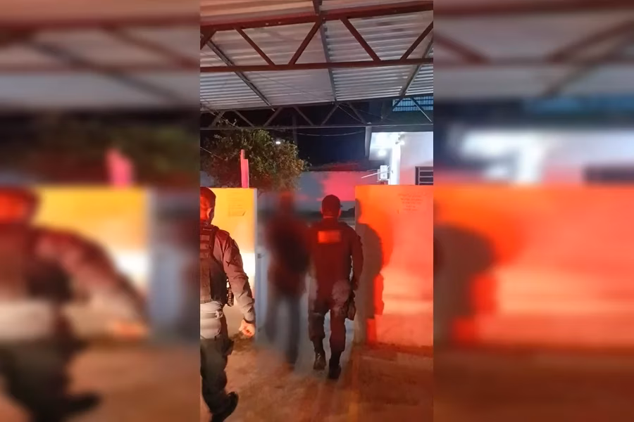 O crime ocorreu em 10 de fevereiro de 2024. O menino de 8 anos, que tem uma condição neurológica limitadora, teve a mão atingida por facadas