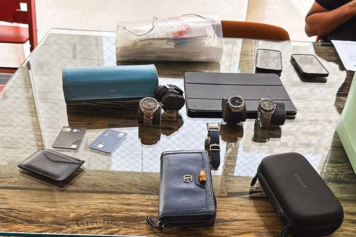 Polícia Federal (PF) apreendeu uma grande quantia em dinheiro, além de carros, joias e relógios importados.