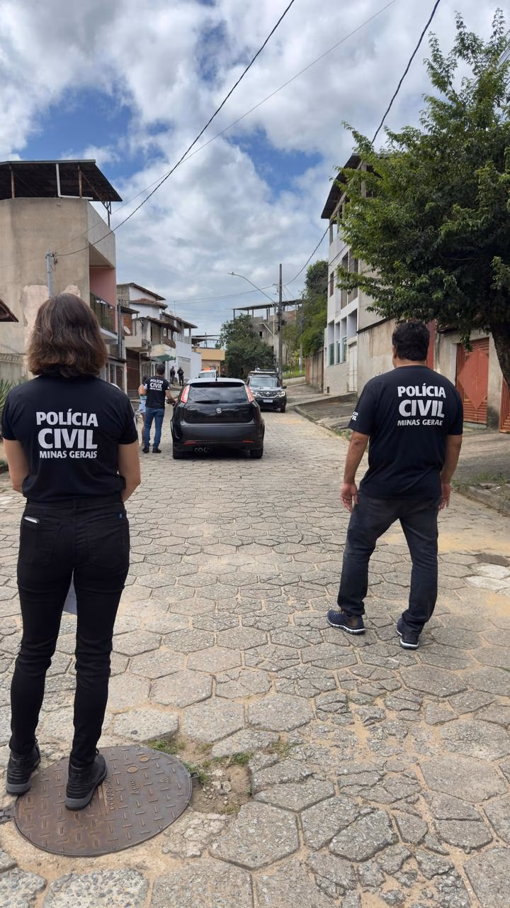 O ato também teve o acompanhamento do advogado de defesa, garantindo o respeito às garantias constitucionais e legais previstas no ordenamento jurídico.