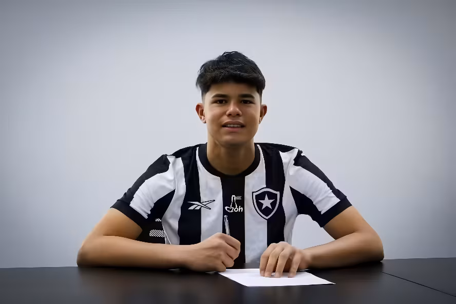 Bruninho Samudio fala sobre tentativa de diálogo e cobrança de pensão alimentícia em entrevista ao Balanço Geral, da Record.