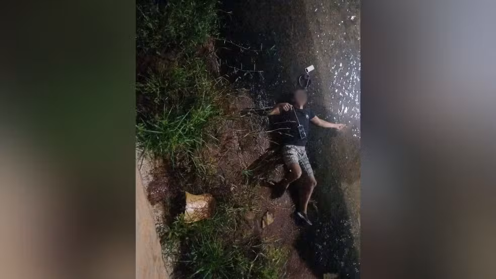 Vítima de queda de ponte foi içada e socorrida relatando dores pelo corpo em Santa Vitória