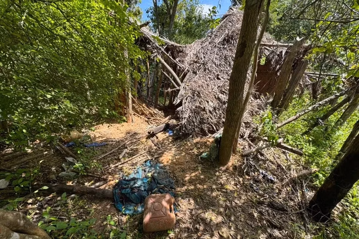 Após relato de primo encontrado com vida, buscas são redirecionadas para rios e áreas alagadas