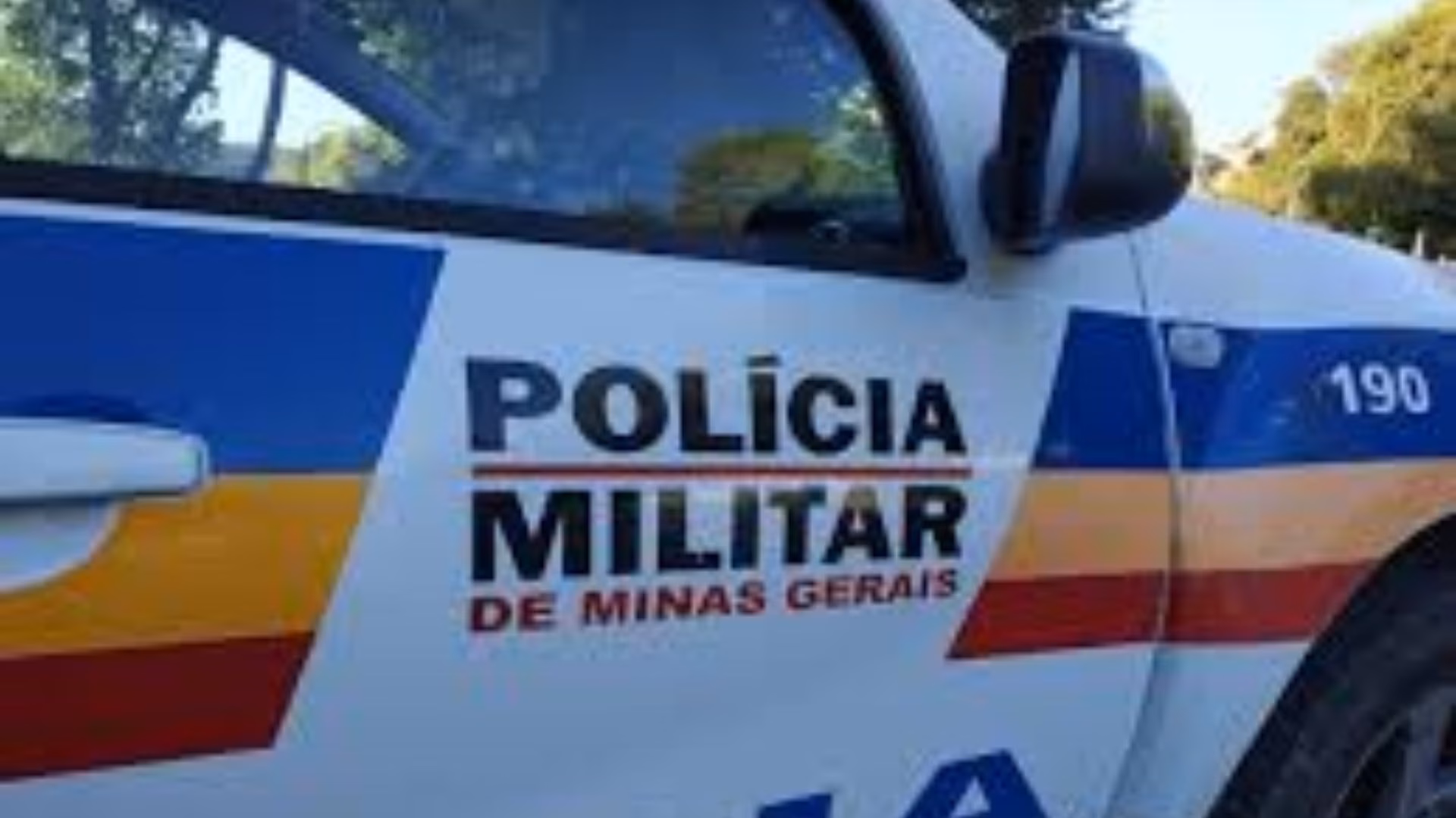 Diante da ameaça, a mulher relatou que agiu em defesa própria, pegou uma faca e foi atrás do companheiro, atingindo-o nas costas e no pescoço.