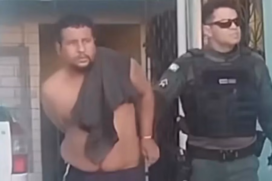 Homem foi preso em flagrante pela Polícia Militar do Ceará (PMCE) e autuado por tentativa de feminicídio