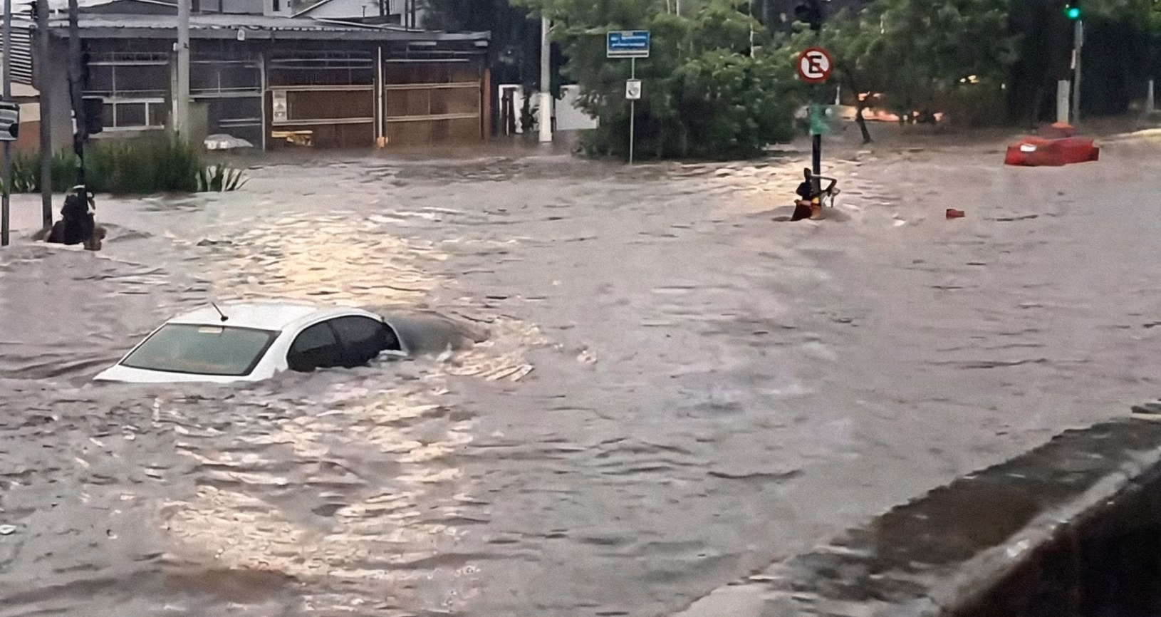 Ruas foram alagadas em São Paulo