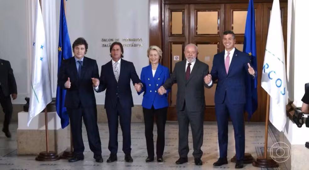 Acordo UE-Mercosul é celebrado por presidente da Comissão Europeia e presidentes do Brasil, Argentina, Uruguai e Paraguai