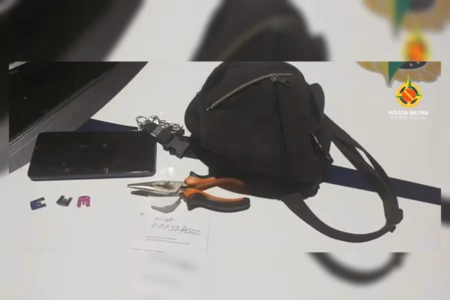 Adolescente de 17 anos usava dispositivos para reter cartões em caixas eletrônicos de agência da Caixa