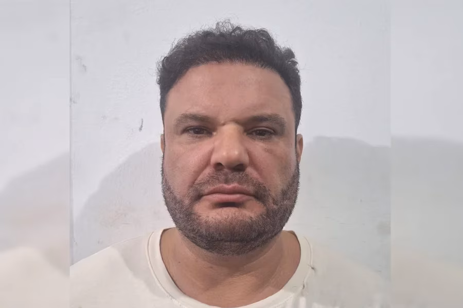 A arma usada por Carlos Alberto Azevedo Silva Filho no assassinato de dois colegas de profissão estava guardada em uma bolsa
