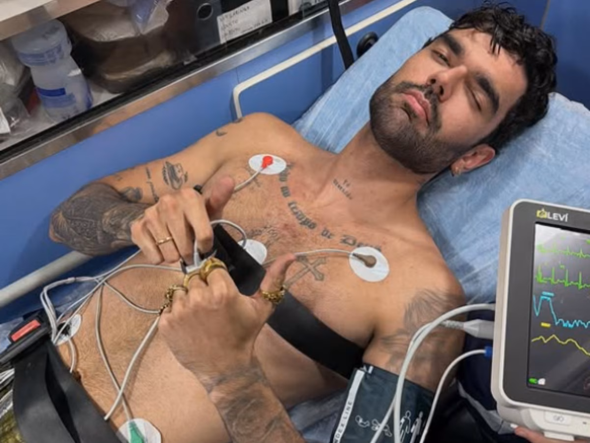 Cantor passou mal no Litoral Norte de São Paulo, recebeu atendimento médico e usou as redes sociais para explicar o ocorrido e tranquilizar o público