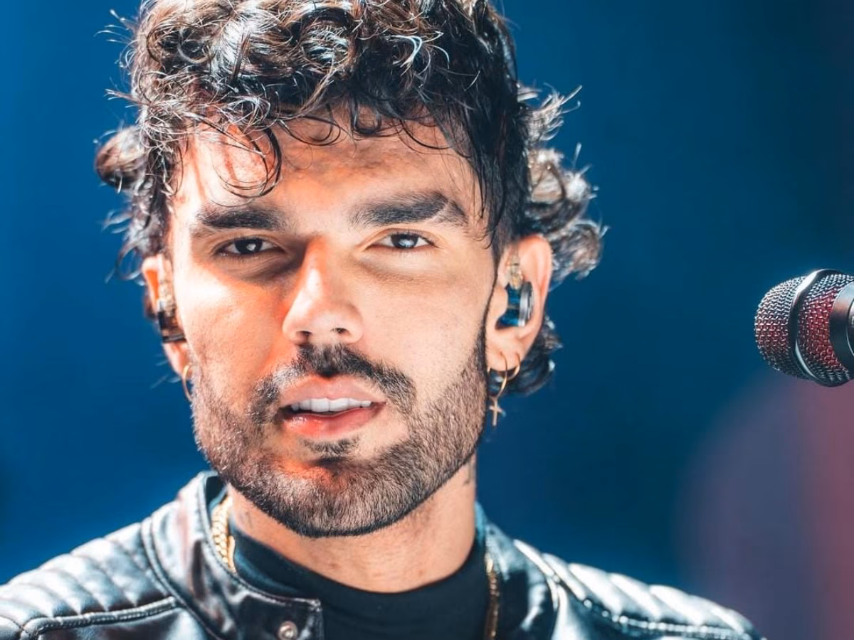 Cantor passou mal no Litoral Norte de São Paulo, recebeu atendimento médico e usou as redes sociais para explicar o ocorrido e tranquilizar o público