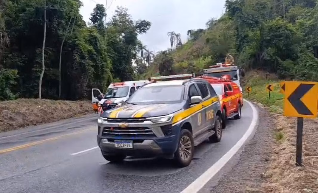 As vítimas são um homem de 40 anos, funcionário da mineradora Vale e morador de Santa Bárbara, e sua mãe, de 74 anos, residente no bairro Santa Cruz, em João Monlevade