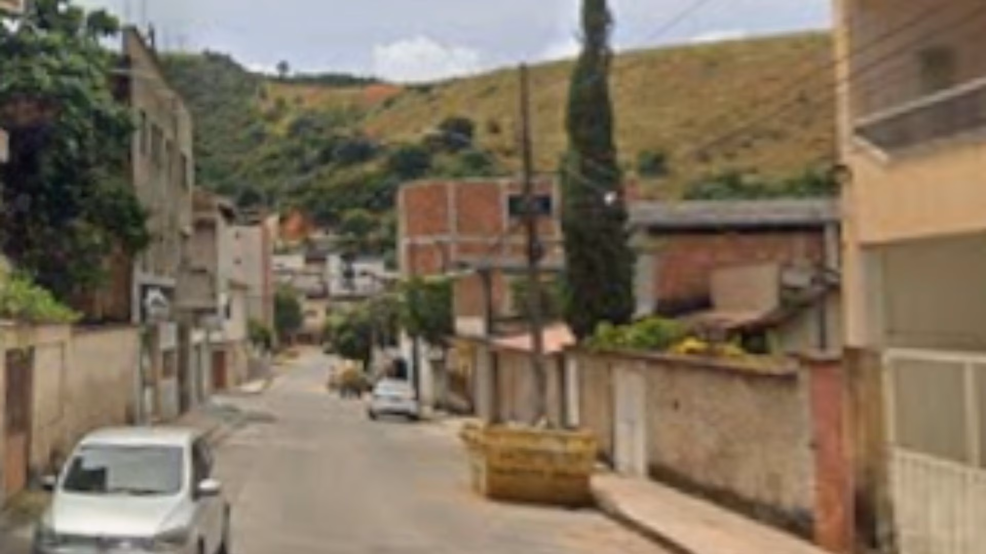 Ao ser alertado sobre a falta de luz, a discussão entre os dois se intensificou e rapidamente evoluiu para agressões físicas.